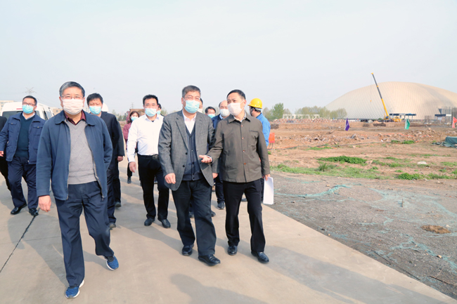 河南省發(fā)改委副主任、能源局局長(zhǎng)高義到萬(wàn)基控股集團(tuán)調(diào)研2×66萬(wàn)千瓦機(jī)組項(xiàng)目建設(shè)情況