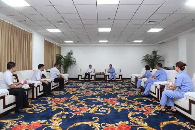 中國銀行洛陽分行黨委書記、行長楊東陽一行到萬基控股集團調(diào)研