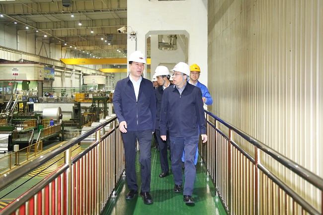 鞏義市委副書記、市長張東輝一行到萬基控股集團調(diào)研