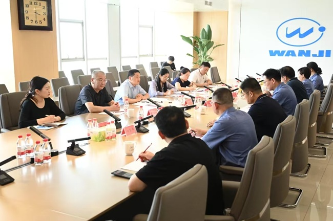 河南省財政廳副廳長李英哲一行到萬基控股集團調(diào)研