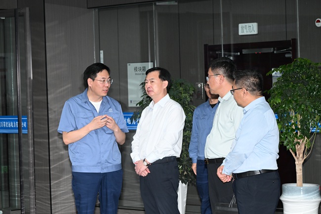 洛陽(yáng)市發(fā)改委黨組書(shū)記、主任關(guān)宇飛一行到萬(wàn)基控股集團(tuán)調(diào)研