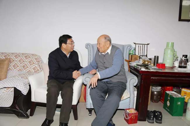 萬(wàn)基控股集團(tuán)節(jié)前開(kāi)展慰問(wèn)活動(dòng)