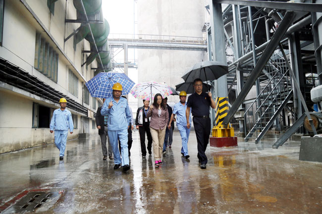 河南省環(huán)保廳監(jiān)測處調研員韓曉晗一行到萬基控股集團調研