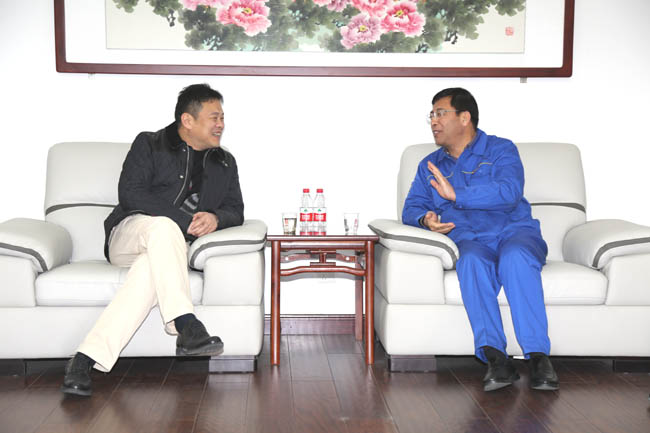 光大銀行鄭州分行東風路支行行長尚明勝、副行長張濤到萬基控股集團調(diào)研